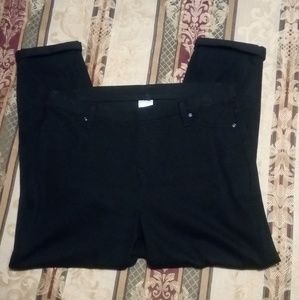 BRAND NEW NEVER WORN BLACK CAPRIS